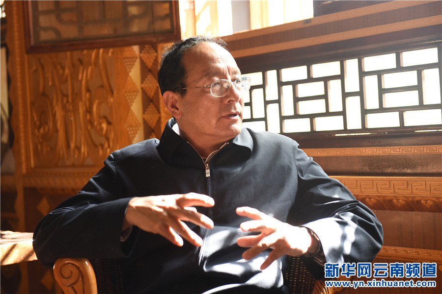 迪庆藏族自治州州委副书记、代理州长齐建新接受新华网采访。（摄影：李宁）