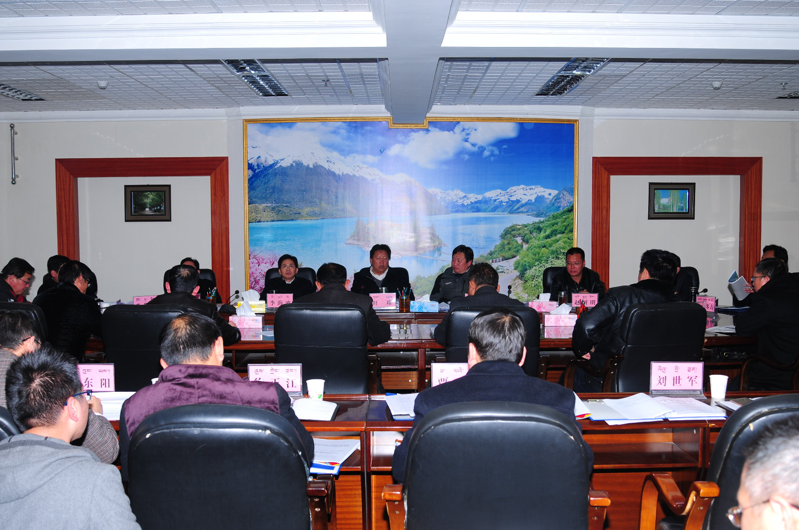 旺堆主持召开市政府2015年第六次常务会.JPG